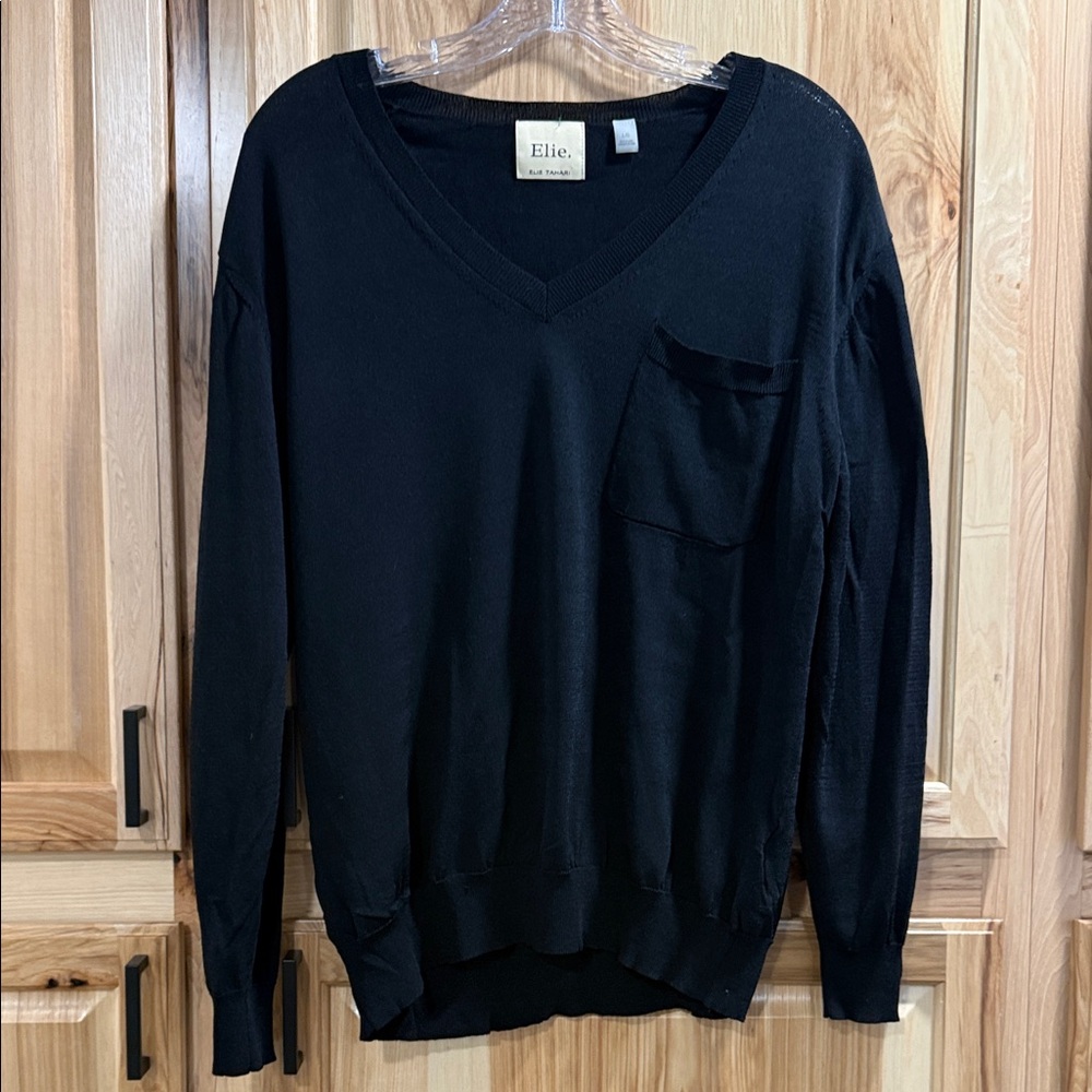 Elie Tahari Women’s L Black Lightweight V-Neck Minimalist Closet Staple Sweater